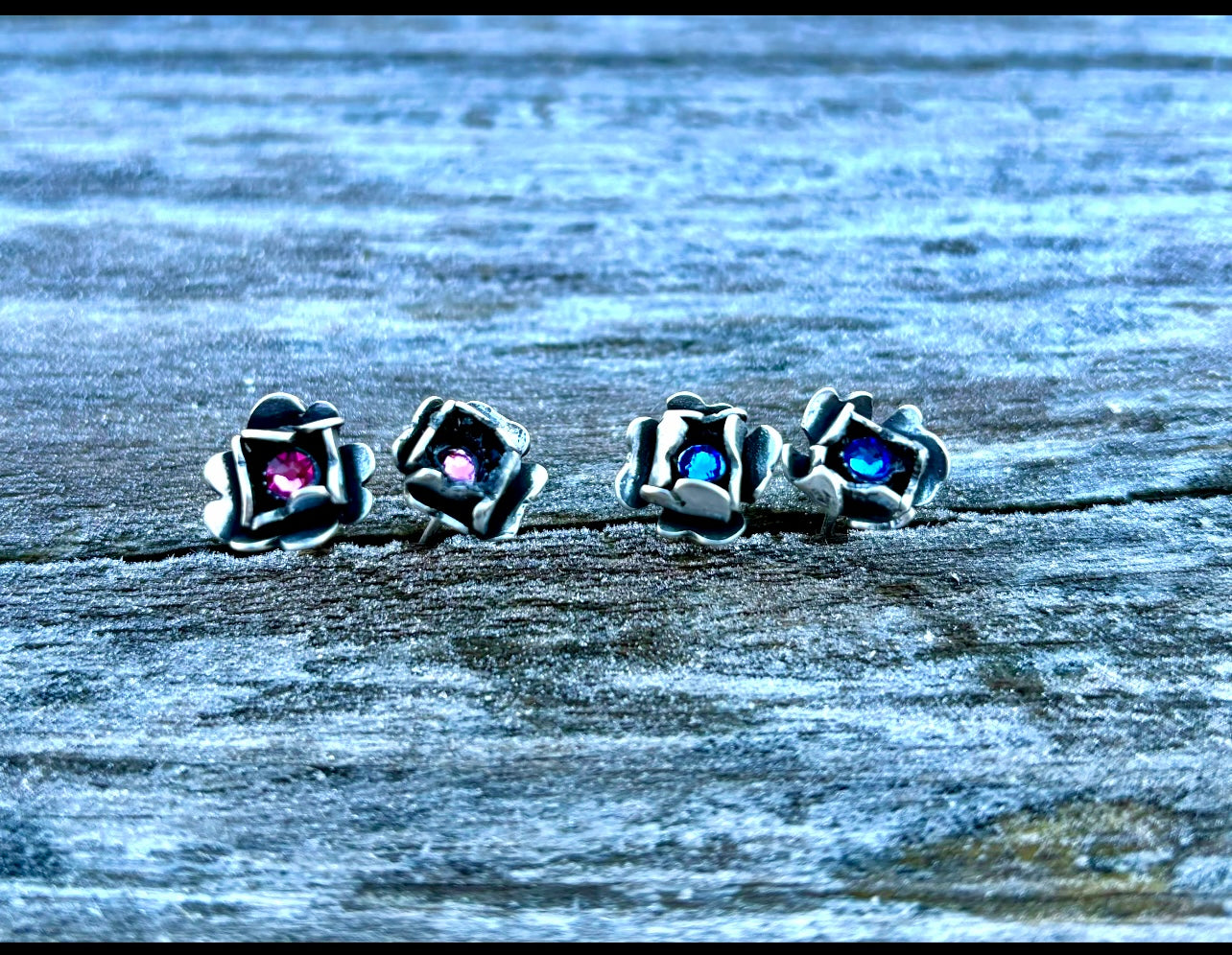 Flower post earrings