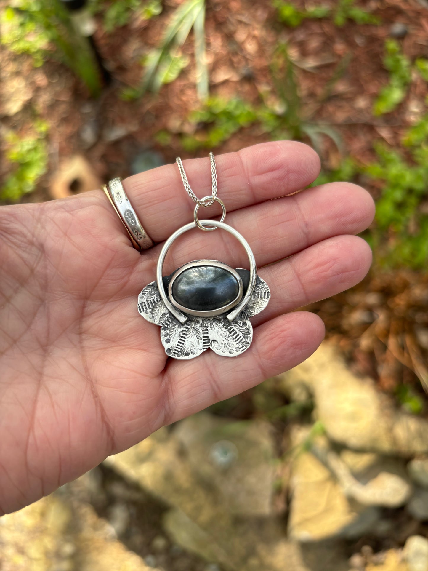 Hematite stone flower necklace