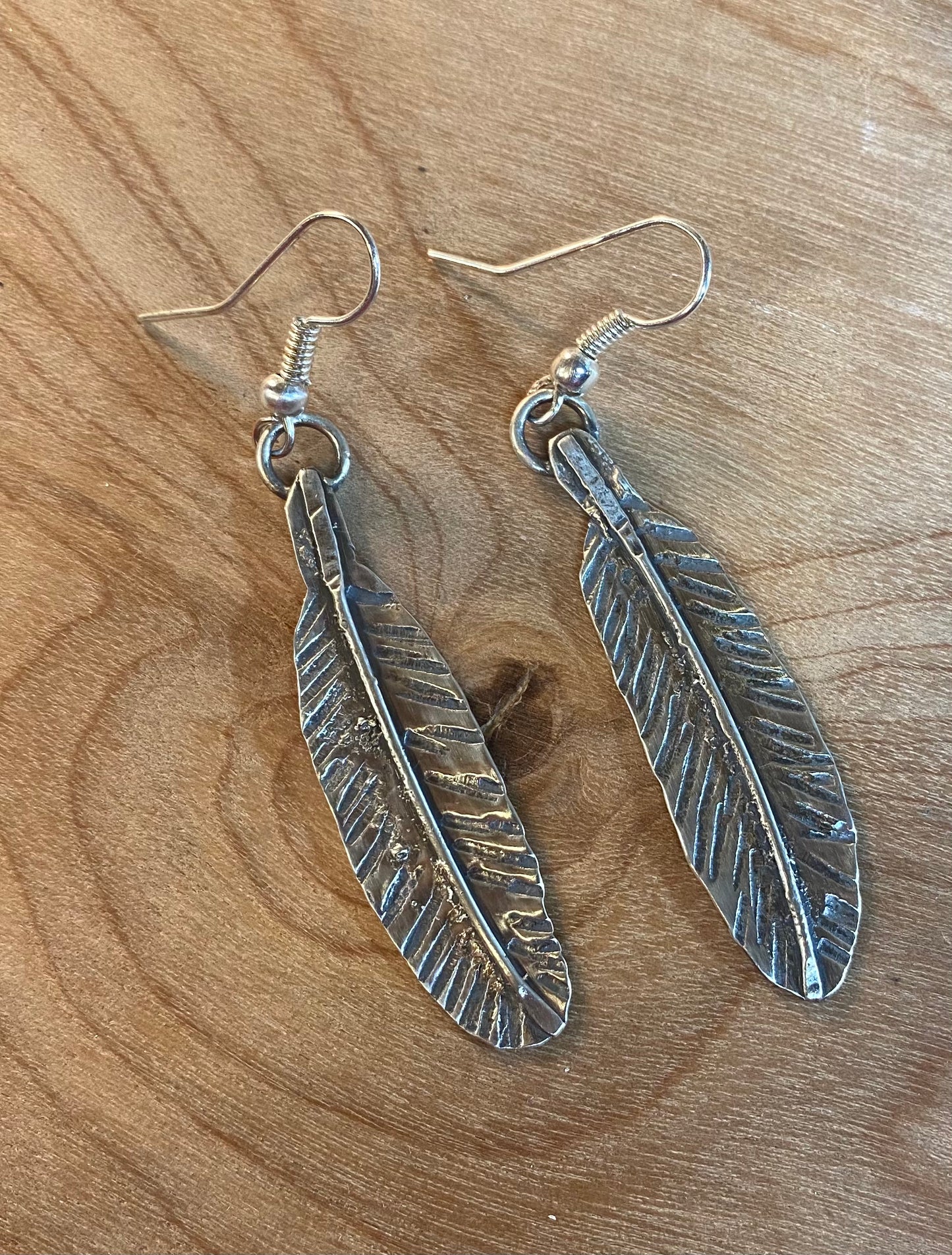 Feather earring short - collectionsbytracy.com