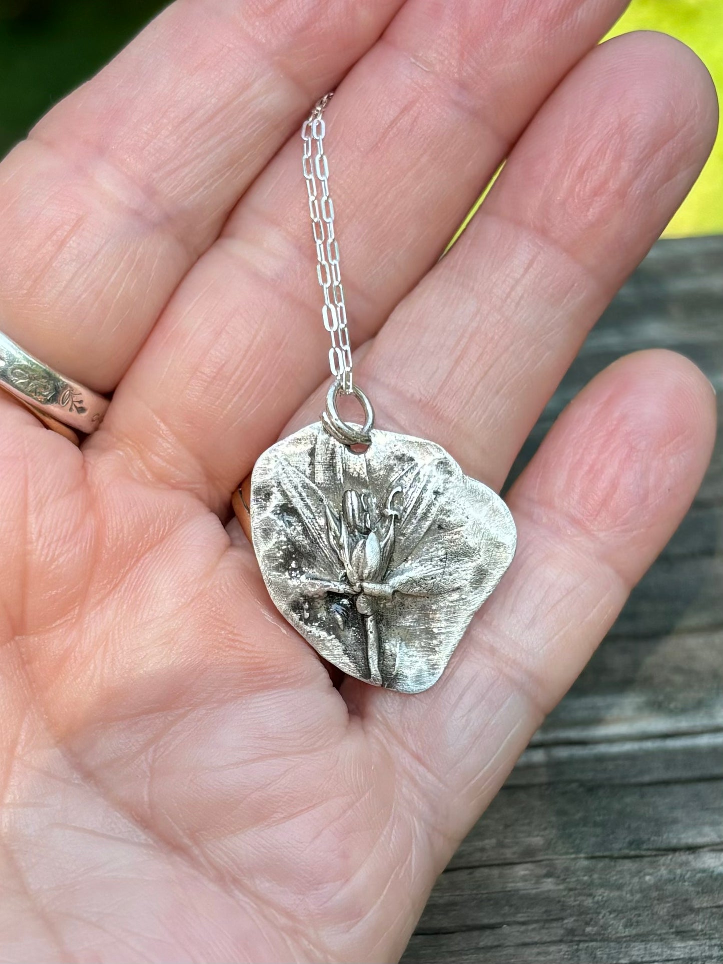 The Dandelion necklace