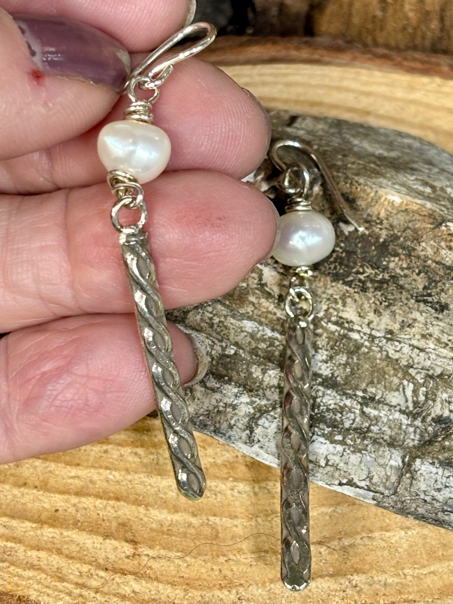 Pearl dangle earring