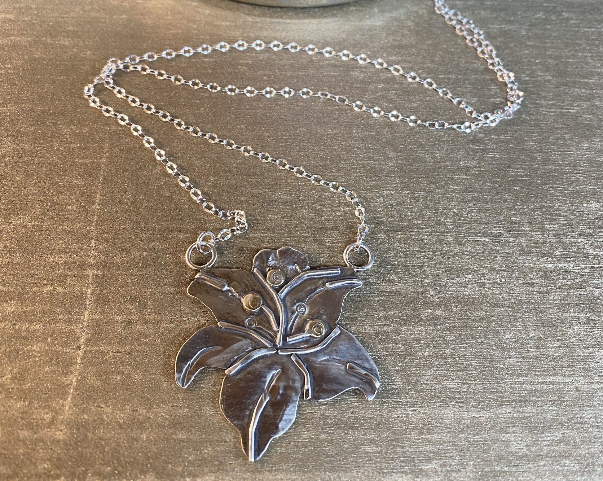 Asiatic Lilly necklace - collectionsbytracy.com